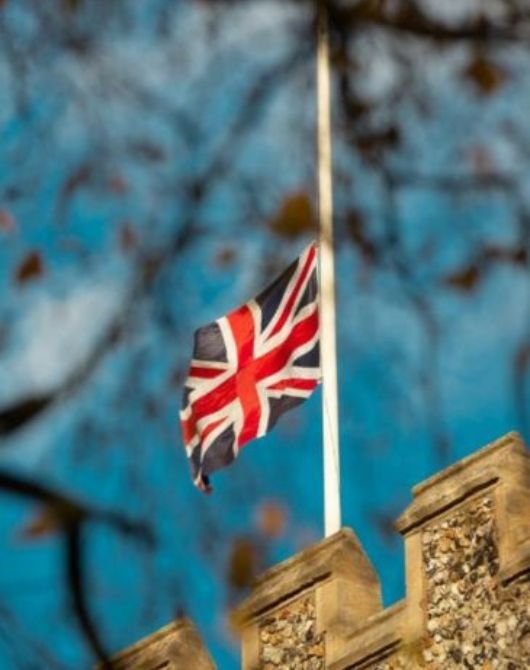 Abuqitmir: We transform complex business challenges into elegant, high-performance digital products. No bloat, no friction—just pure execution.